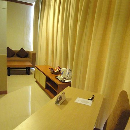 Hotel Delta Sinar Mayang Sidoarjo Habitación foto