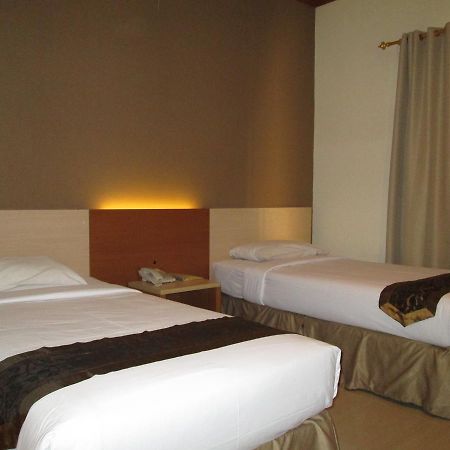 Hotel Delta Sinar Mayang Sidoarjo Habitación foto