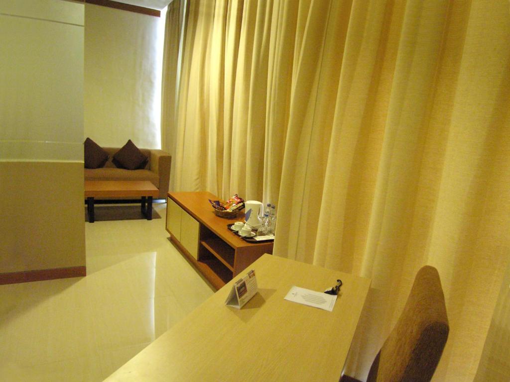 Hotel Delta Sinar Mayang Sidoarjo Habitación foto