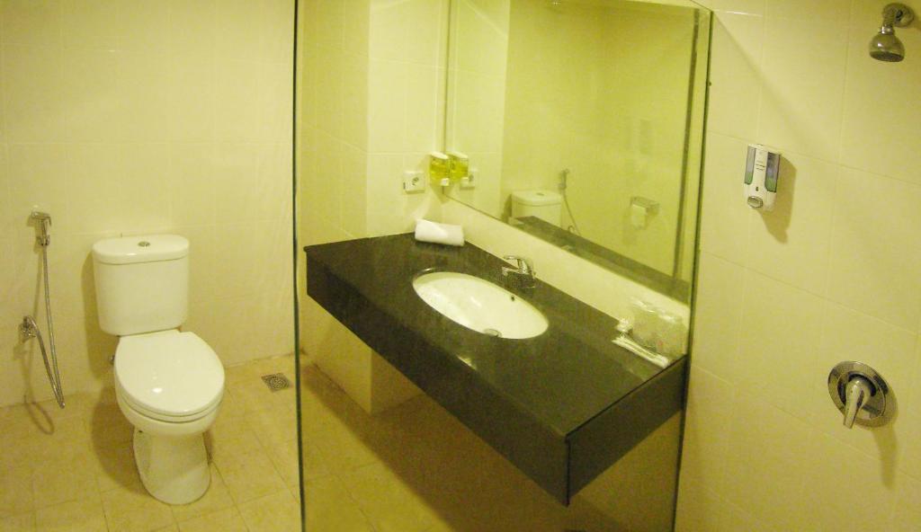 Hotel Delta Sinar Mayang Sidoarjo Habitación foto