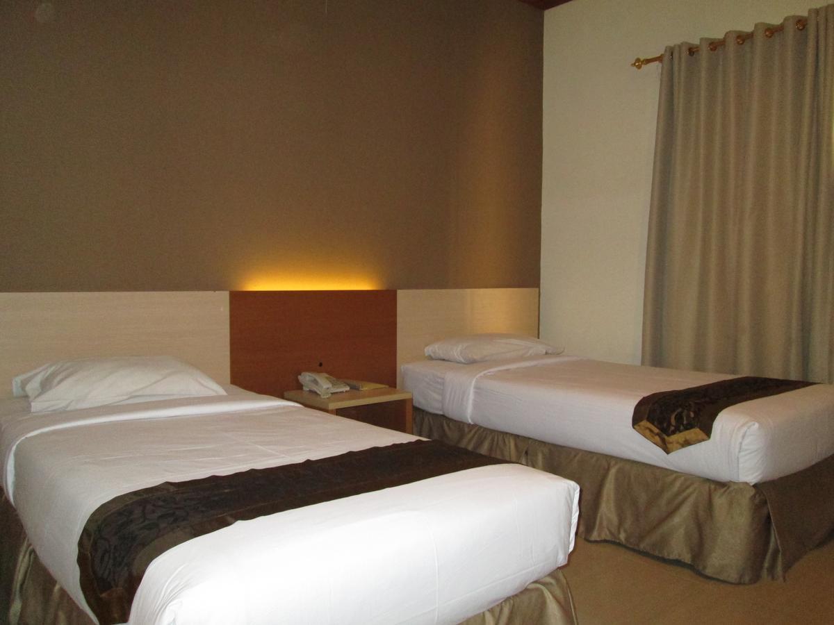 Hotel Delta Sinar Mayang Sidoarjo Habitación foto